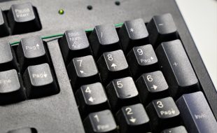 Una tastiera per indicare il concorso per istruttore contabile