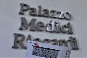 Targa di ingresso nel percorso di Palazzo Medici Riccardi