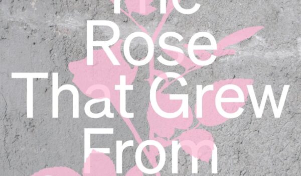 titolo della mostra in bianco, sullo sfondo la sagoma in rosa di una rosa (gambo, foglie e fiore)