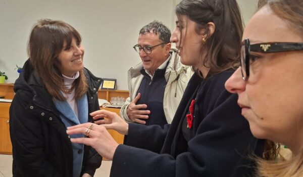 la consigliera Donnini con la sindaca di Castelfiorentino Giannì durante il sopralluogo