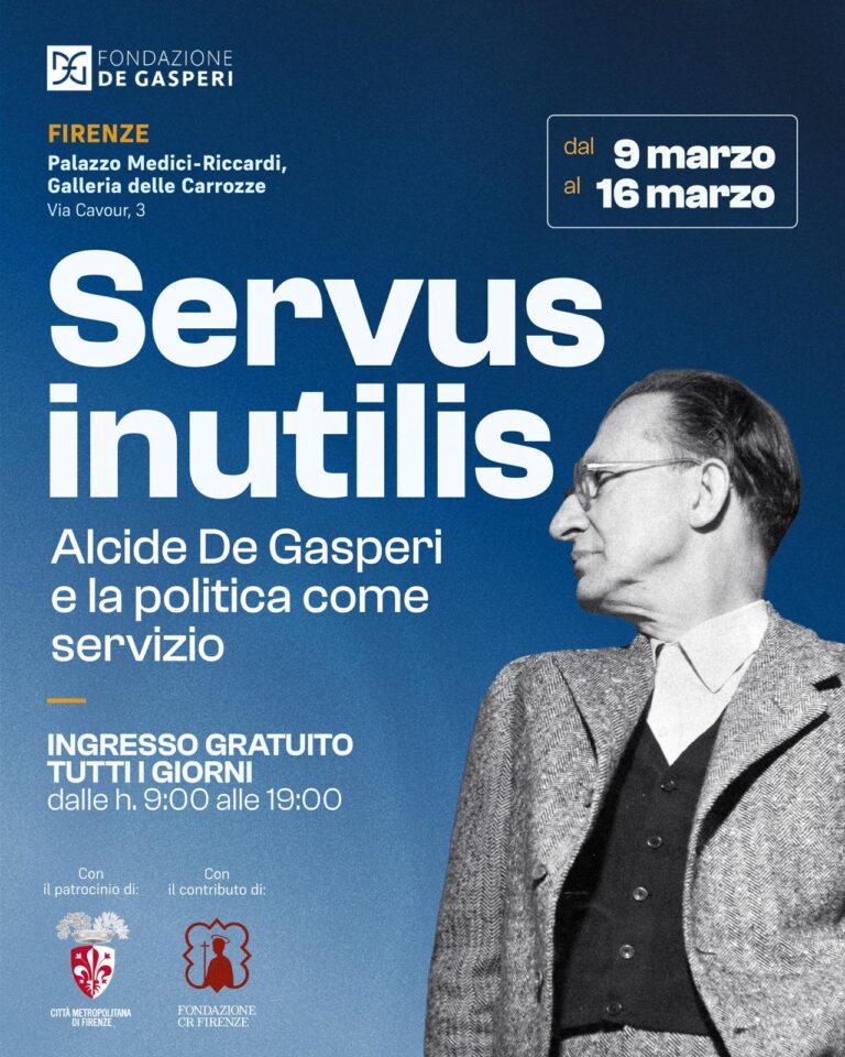 locandina con informazioni sulla mostra e primo piano di Alcide de Gasperi
