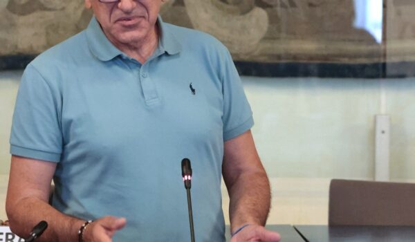 il consigliere metropolitano Armentano durante il consiglio metropolitano