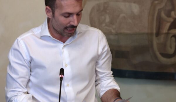 il consigliere metropolitano Tagliaferri durante il consiglio metropolitano