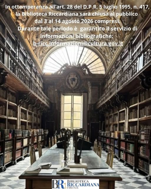foto della biblioteca storica, tavolo al centro e libreria con volumi alle pareti