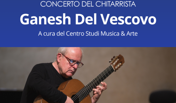 Ritratto dell'artista Ganesh Del Vescovo in Palazzo Medici Riccardi mentre suona la chitarra