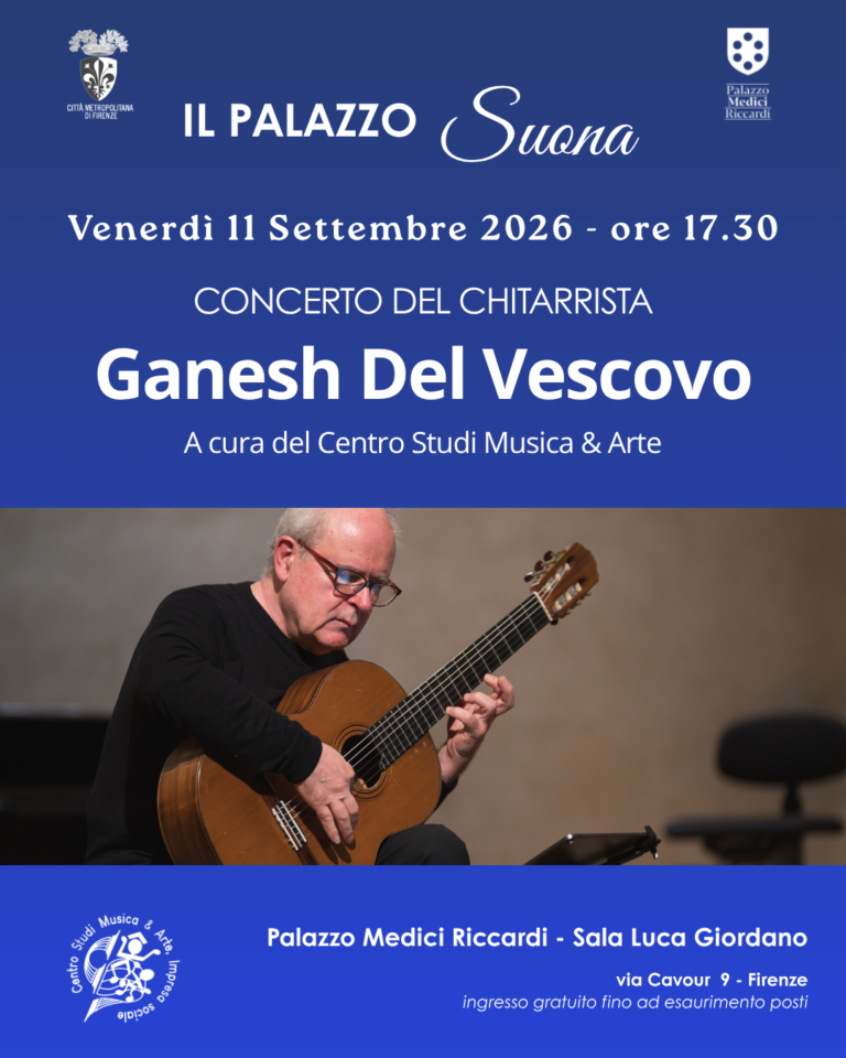 Ritratto dell'artista Ganesh Del Vescovo in Palazzo Medici Riccardi mentre suona la chitarra