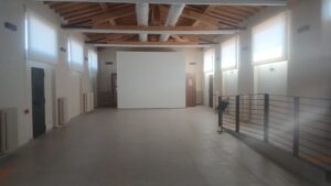 visione corridoio ultimo piano, con ingressi aule e nuovo soffitto