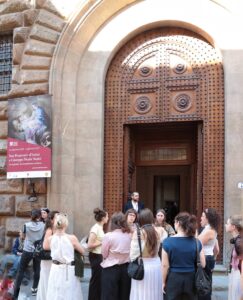 l'ingresso di via Cavour 3
