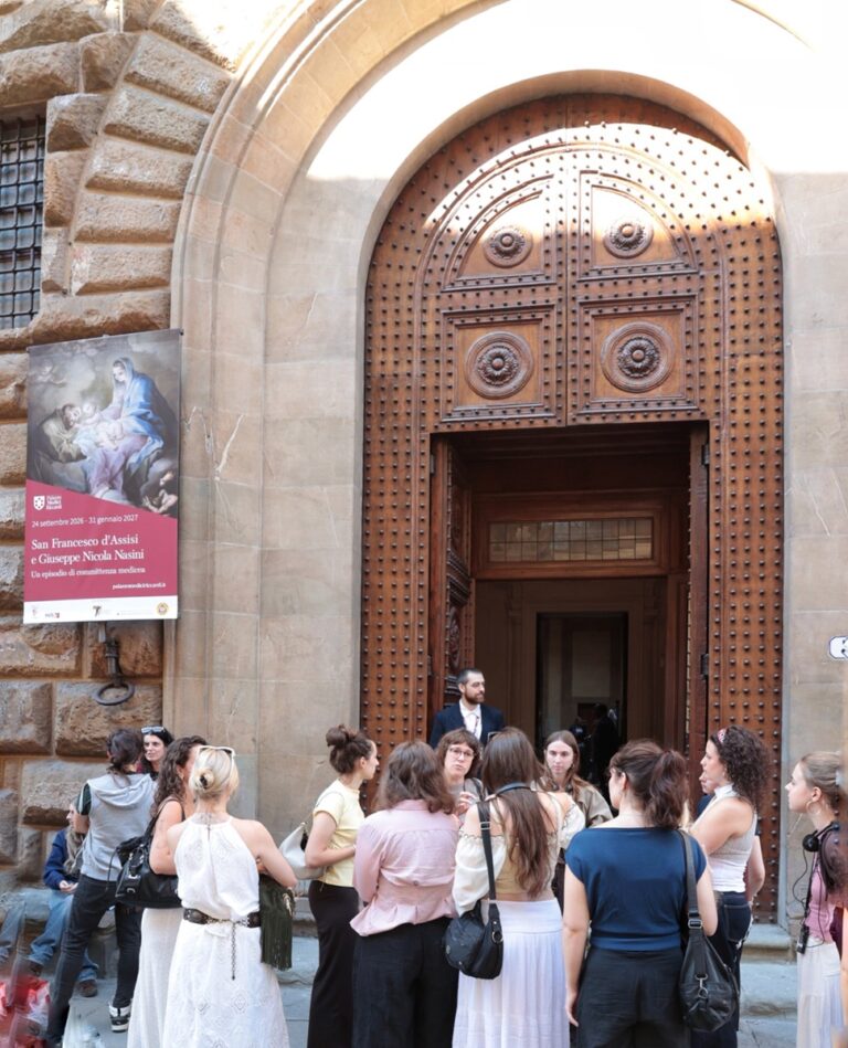 l'ingresso di via Cavour 3