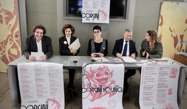 tavolo dei relatori in sala fallaci durante la conferenza stampa di presentazione stagione teatro corsini di barberino di mugello (fi)