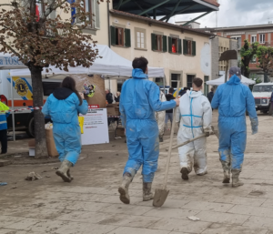 Alluvione Campi Bisenzio - Volontariato - Fonte Foto Domenico Costanzo - MET Ufficio Stampa