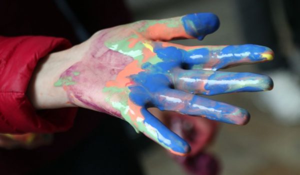 Mano colorata, foto dal sito della reete Re.A.Dy