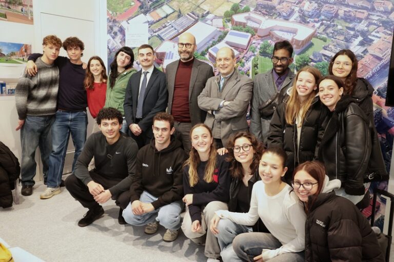 Consigliere Carlo Boni con i ragazzi del viaggio alla memoria