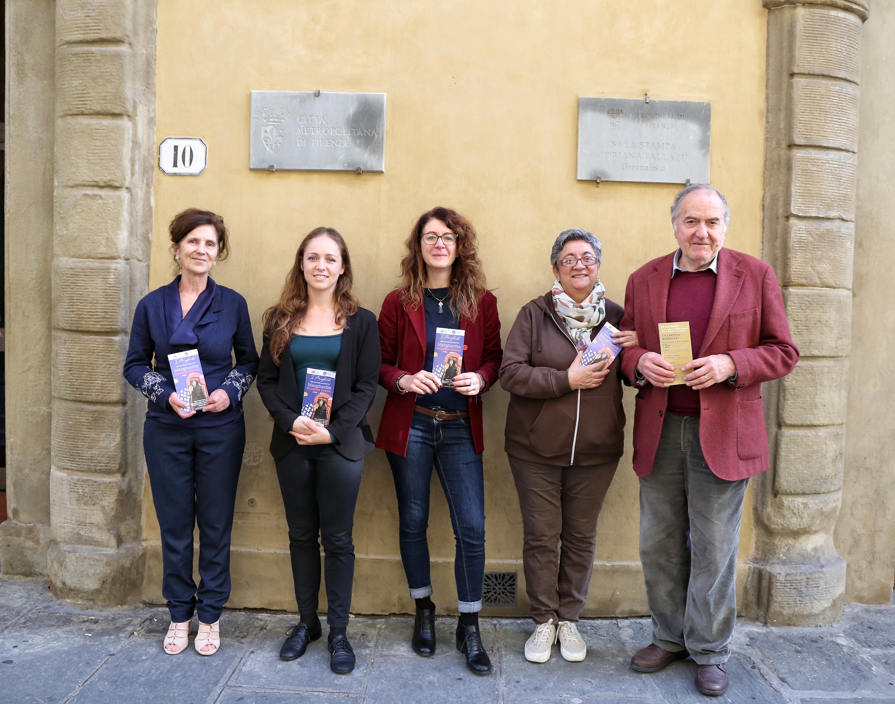 Da sx Cinzia Menichetti, Letizia Perini, Irene Padovani, Eleonora Puro e Renato Stopani