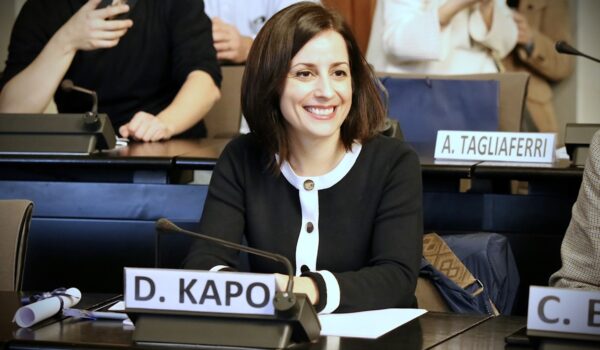 l'ex consigliera Diana Kapo nella sala del Consiglio in palazzo medici riccardi