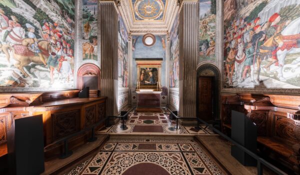 visione della cappella dei magi dall'ingresso, con porzione di pavimento e di soffitto