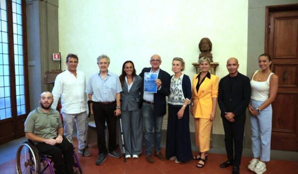 foto di gruppo in sala pistelli al termine della conferenza stampa di presentazione