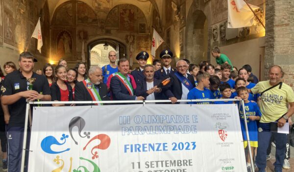 Foto di gruppo durante la cerimonia di chiusura