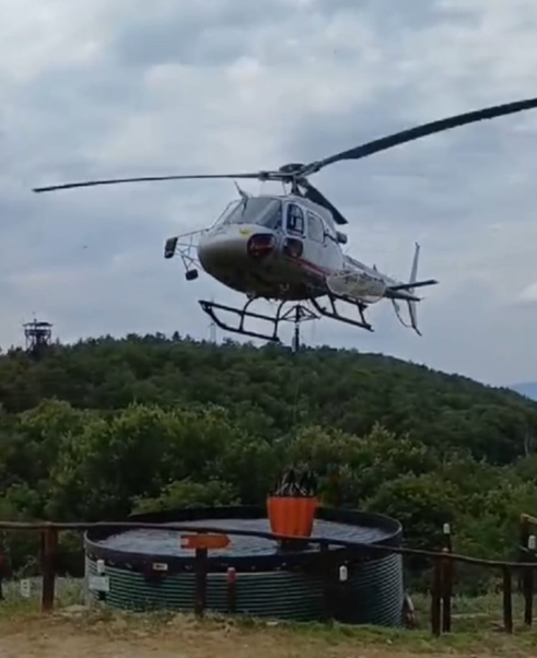 elicottero su vasca di raccolta acque Protezione Civile Città Metropolitana di Firenze