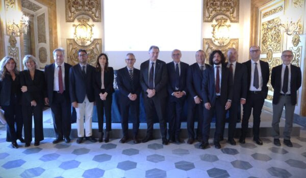 Foto di gruppo dei relatori in sala Luca Giordano