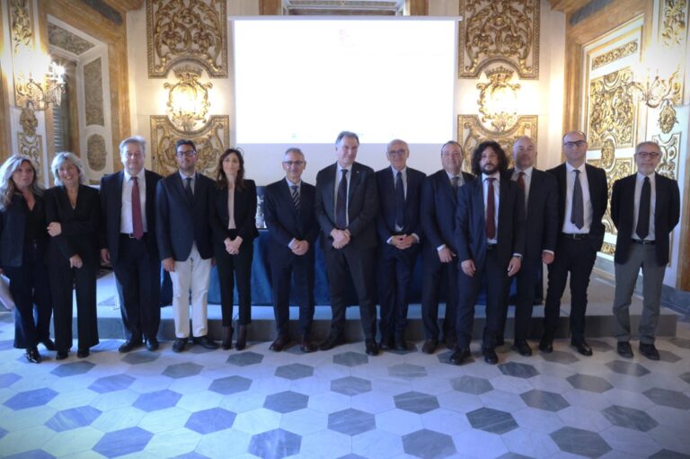 Foto di gruppo dei relatori in sala Luca Giordano
