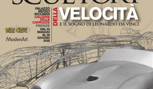 locandina mostra gli scultori della velocità, in primo piano auto d'epoca