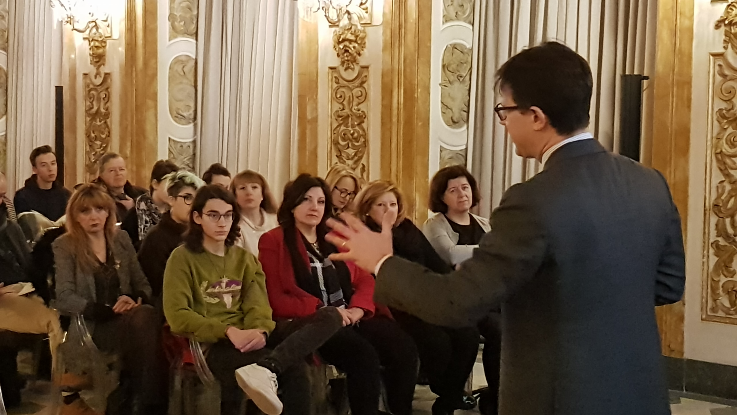 Il Sindaco Dario Nardella parla con gli studenti e i dirigenti scolastici