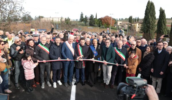 Un momento dell'inaugurazione del primo lotto della Variante Chiantigiana (foto di Antonello Serino, Met Ufficio Stampa)