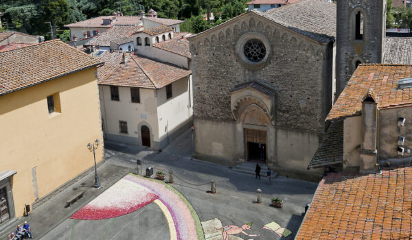 Realizzazione di un'infiorata a Scarperia