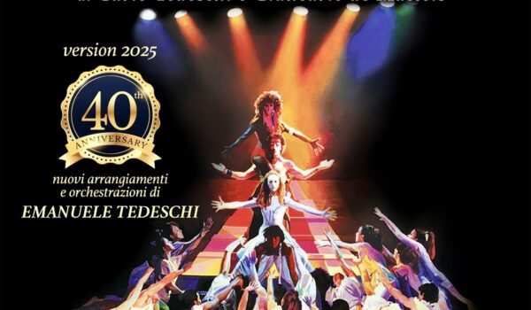 locandina musical "sicuramente amici", su sfondo nero, un gruppo di ballerini a piramide