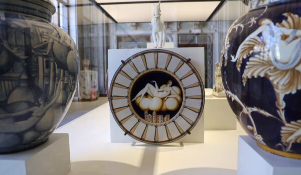 teca con vasi e piatto in ceramica art deco