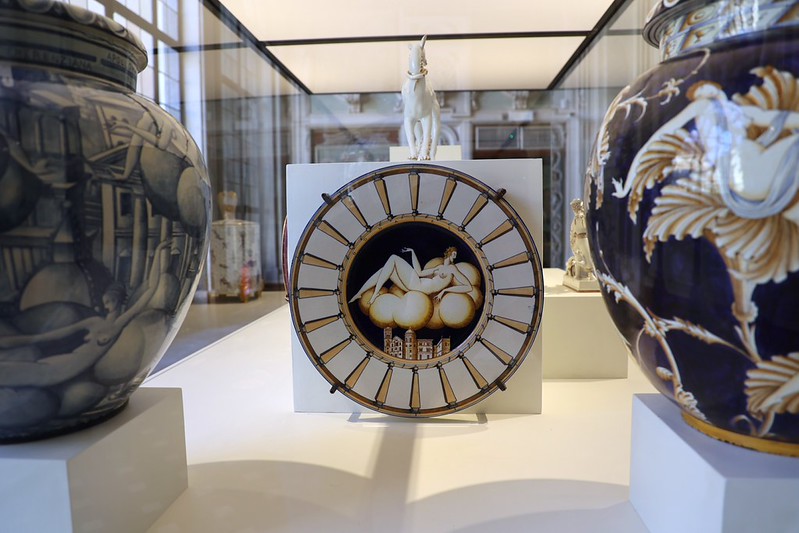 teca con vasi e piatto in ceramica art deco