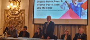 PREMIO PAOLO ROSSI momenti della premiazione, presenta il consigliere delegaro allo sport Nicola Armentano e Federica Cappelletti, moglie del compianto campione