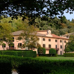 facciata e prato antistante villa demidoff