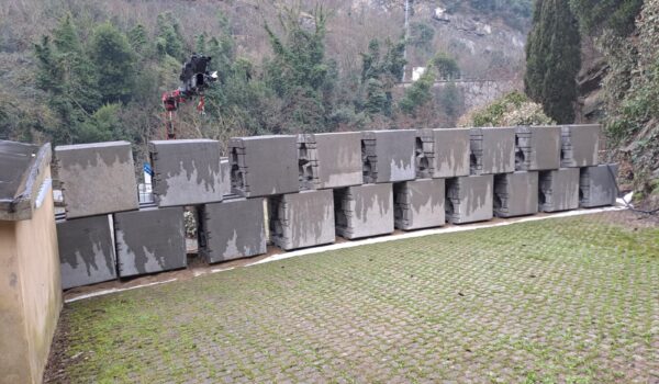 barriera di blocchi di cemento