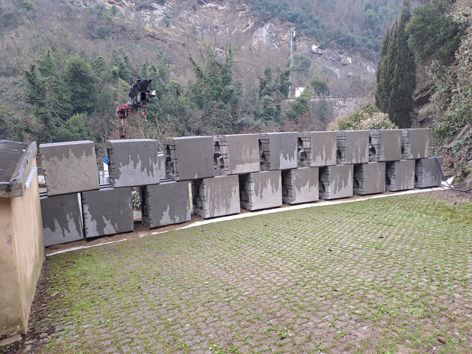 barriera di blocchi di cemento