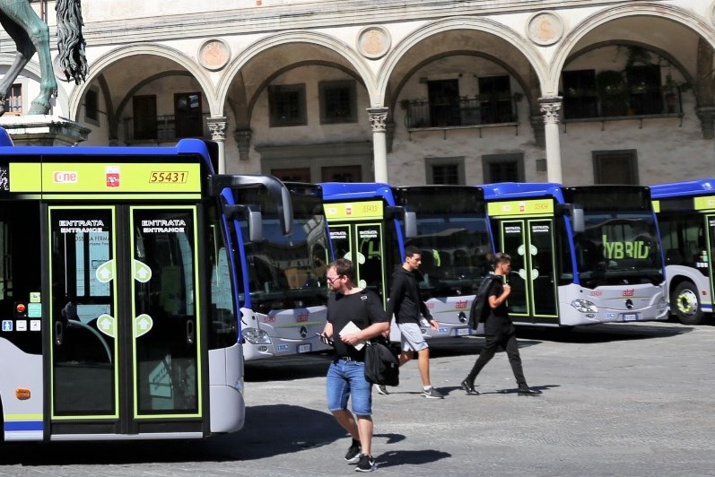 Trasporto scolastico (foto archivio di Antonello Serino)