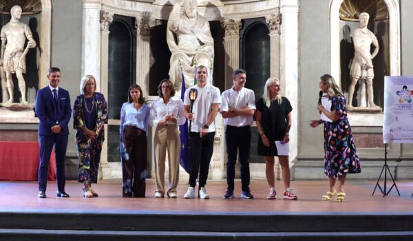 Un momento della cerimonia di apertura delle Olimpiadi e paralimpiadi metropolitane- La fiaccola