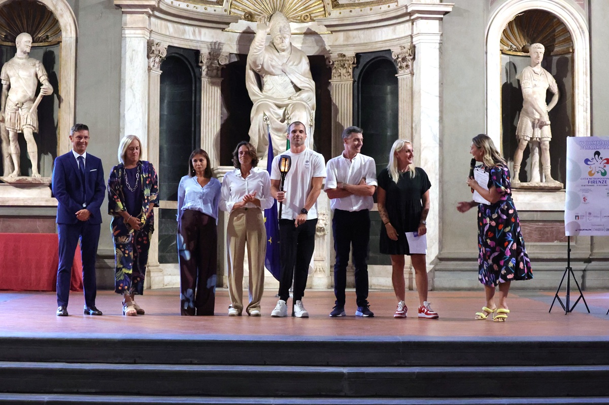 Un momento della cerimonia di apertura delle Olimpiadi e paralimpiadi metropolitane- La fiaccola