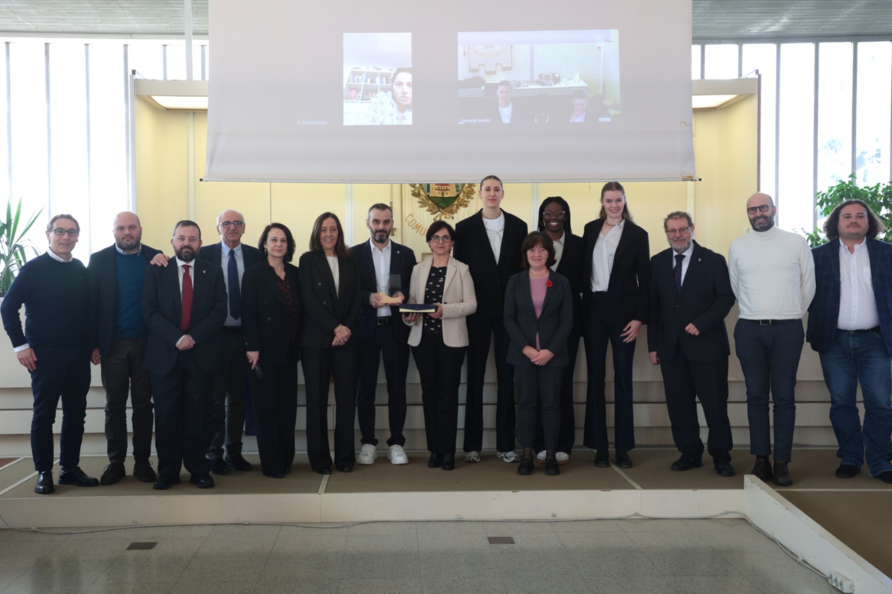 rappresentanti delle istituzioni e della squadra nella sala Barbieri del comune di Scandicci