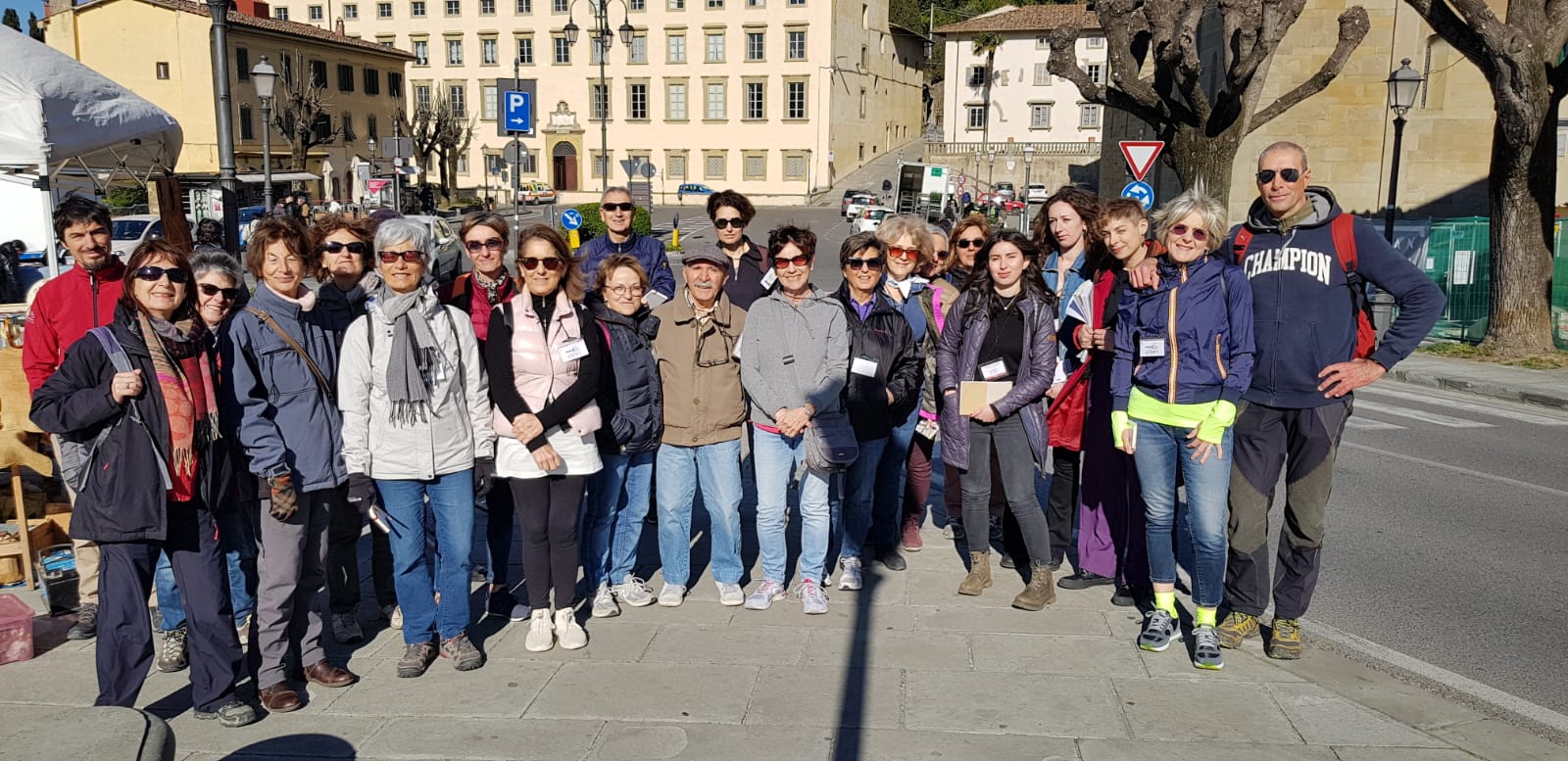 Il gruppo delle Passeggiate metropolitane in partenza da Fiesole