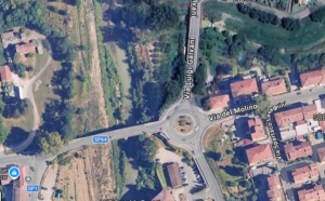 vista dall'alto del ponte della steccaia sul torrente Elsa