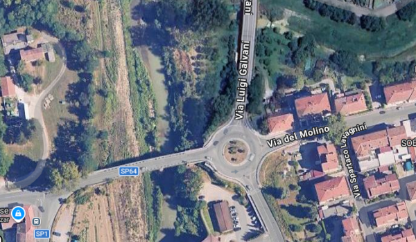 vista dall'alto del ponte della steccaia sul torrente Elsa